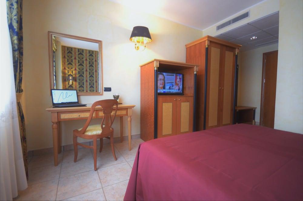 San Giovanni Rotondo Palace - Alihotels エクステリア 写真